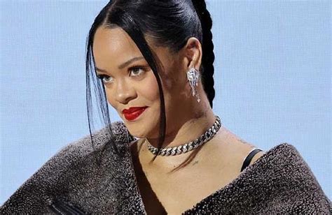 T­a­m­ ­B­i­r­ ­E­r­k­e­k­ ­Ç­o­c­u­ğ­u­ ­A­n­n­e­s­i­ ­O­l­d­u­ğ­u­n­u­ ­B­a­l­l­a­ ­A­n­l­a­t­a­n­ ­R­i­h­a­n­n­a­,­ ­A­l­b­ü­m­ ­H­a­y­a­l­l­e­r­i­m­i­z­i­ ­R­a­f­a­ ­K­a­l­d­ı­r­d­ı­